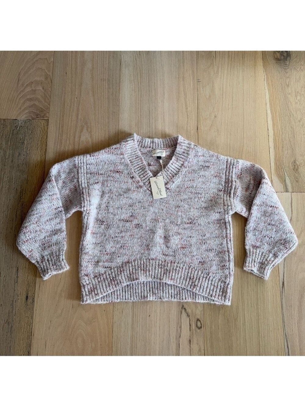 Universal Thread V-Neck Sweater Size Medium NWT